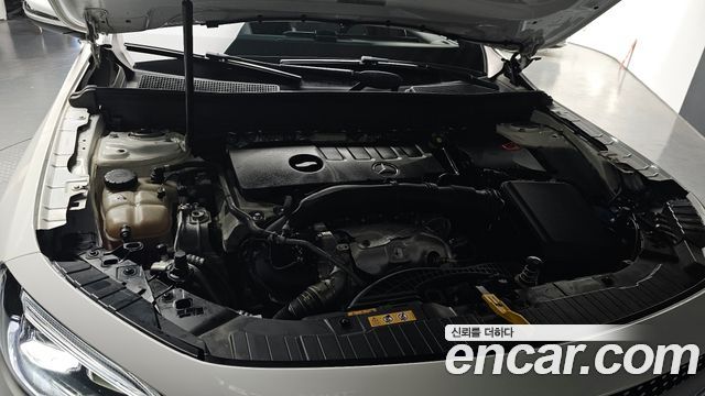 Mercedes-Benz GLB-Class 2022 — photo 6