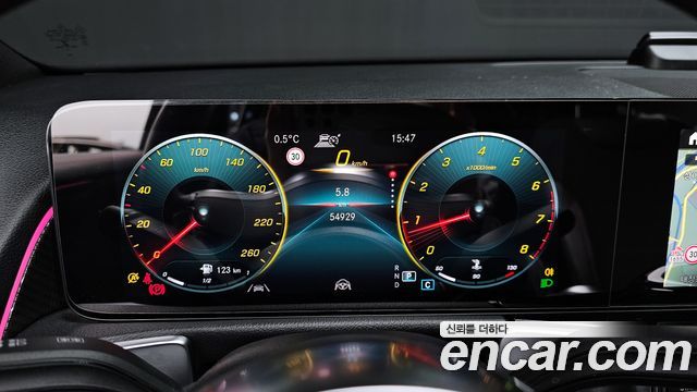 Mercedes-Benz GLB-Class 2022 — photo 8