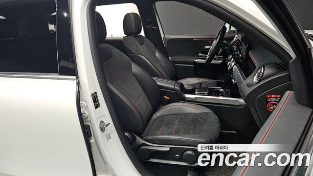 Mercedes-Benz GLB-Class 2022 — photo 10