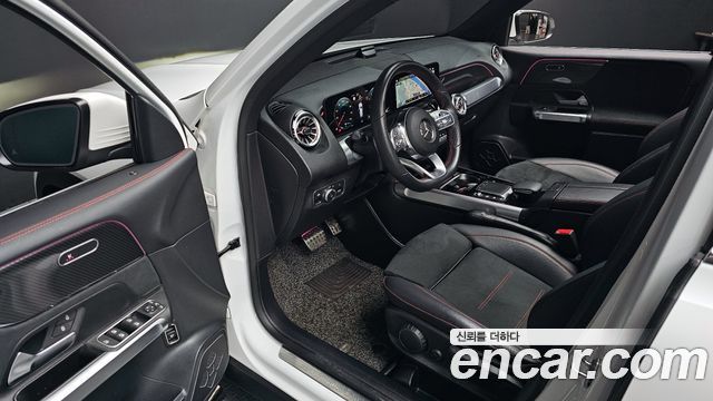 Mercedes-Benz GLB-Class 2022 — photo 11