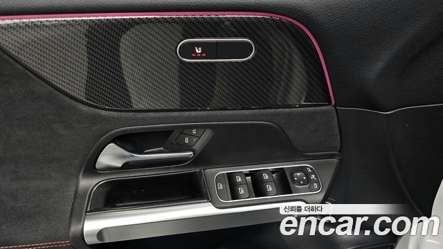 Mercedes-Benz GLB-Class 2022 — photo 18