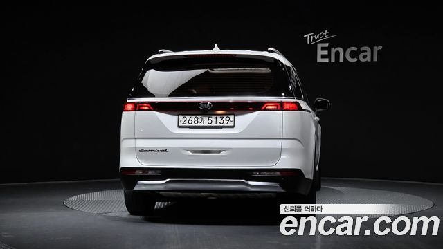 Kia Canival 2021 — photo 4