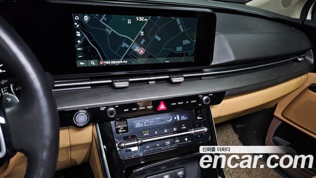 Kia Canival 2021 — photo 16
