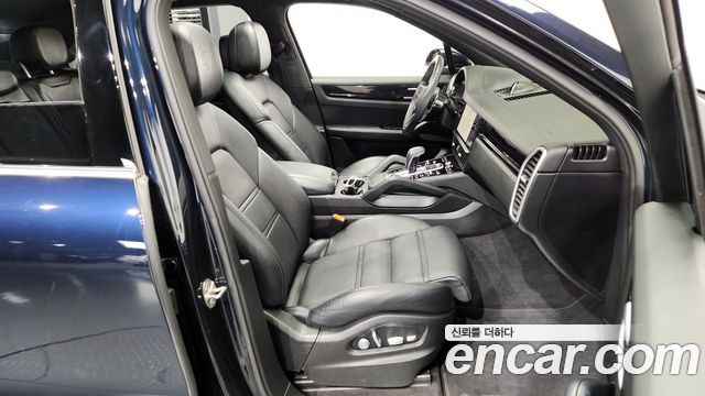 Porsche Cayenne 2021 — photo 11