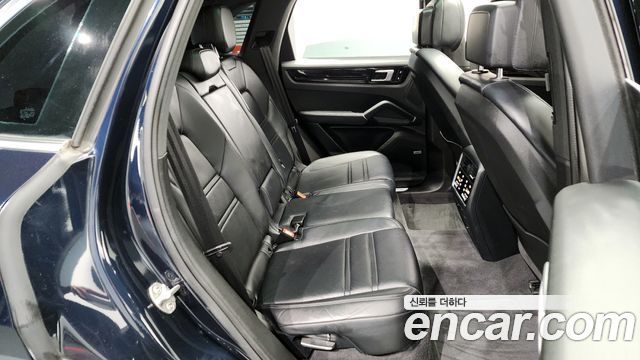 Porsche Cayenne 2021 — photo 12