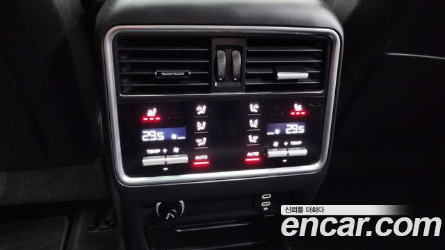 Porsche Cayenne 2021 — photo 17