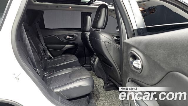 Jeep Cherokee 2019 — photo 11