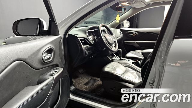Jeep Cherokee 2019 — photo 12