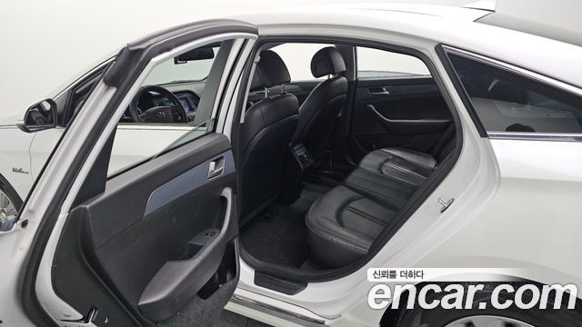 Hyundai Sonata 2017 — photo 12