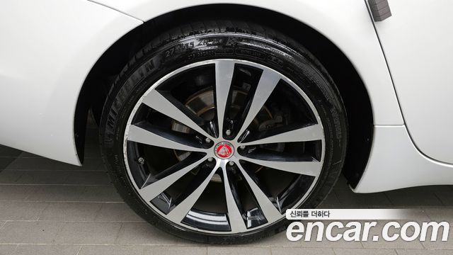 Jaguar XJ 2019 — photo 5