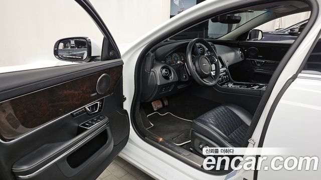 Jaguar XJ 2019 — photo 10