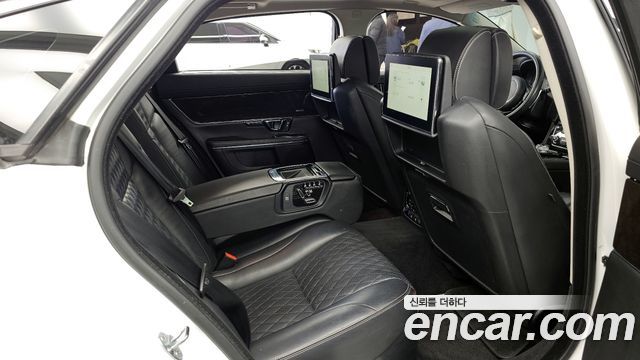 Jaguar XJ 2019 — photo 12