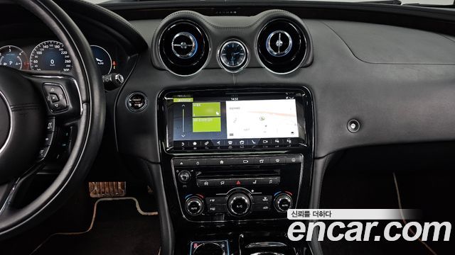 Jaguar XJ 2019 — photo 15