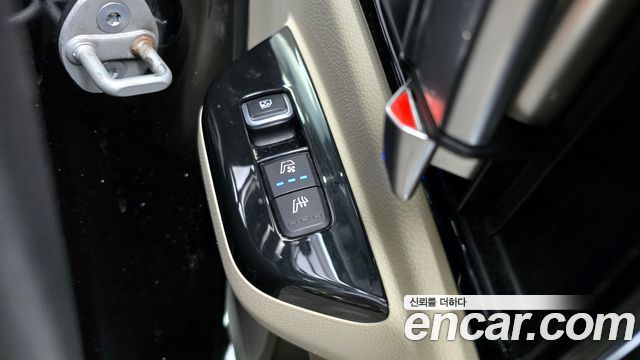 Kia Canival 2021 — photo 17