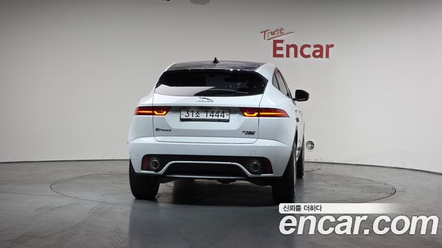 Jaguar E-PACE 2018 — photo 4
