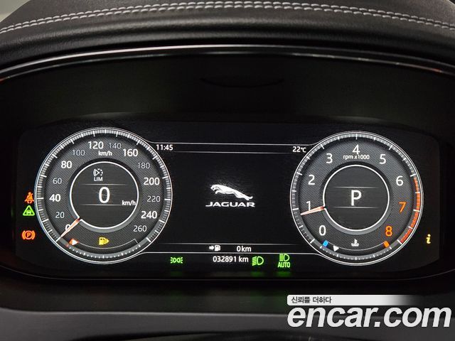 Jaguar E-PACE 2018 — photo 8