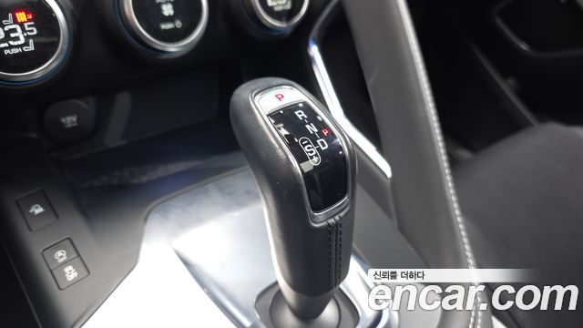 Jaguar E-PACE 2018 — photo 9