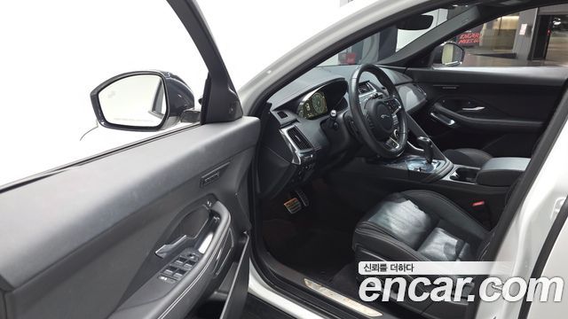 Jaguar E-PACE 2018 — photo 11