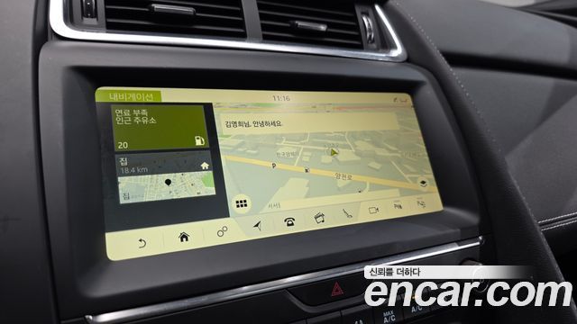 Jaguar E-PACE 2018 — photo 14