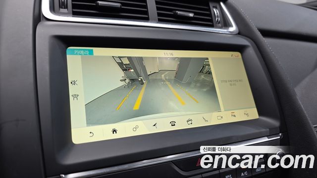 Jaguar E-PACE 2018 — photo 15