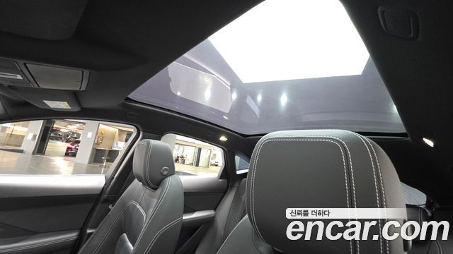 Jaguar E-PACE 2018 — photo 17