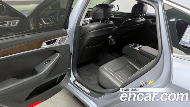 Genesis G80 2017 — photo 11