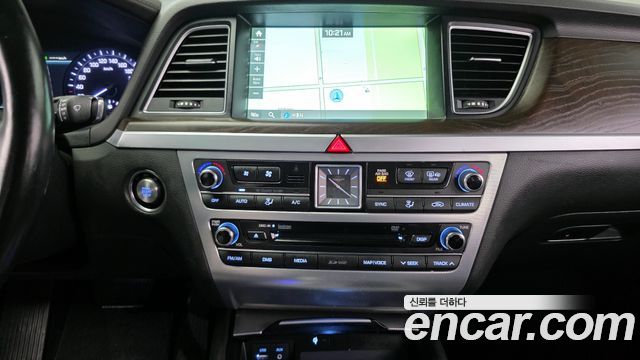 Genesis G80 2017 — photo 17