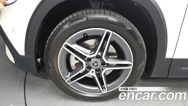 Mercedes-Benz GLB-Class 2022 — photo 5