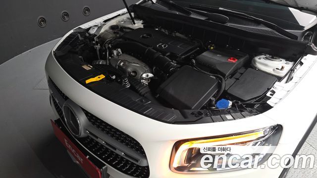 Mercedes-Benz GLB-Class 2022 — photo 6