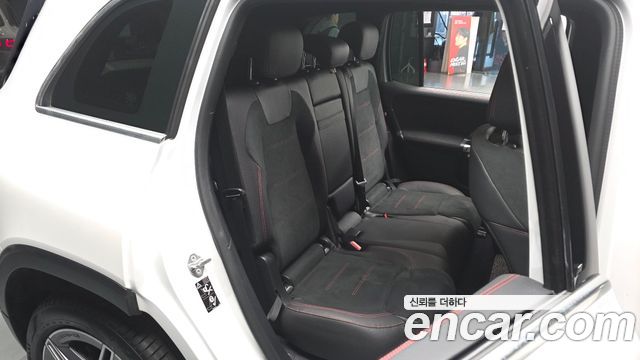 Mercedes-Benz GLB-Class 2022 — photo 11