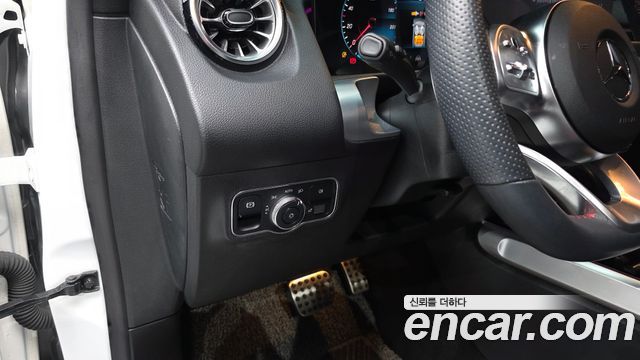 Mercedes-Benz GLB-Class 2022 — photo 13