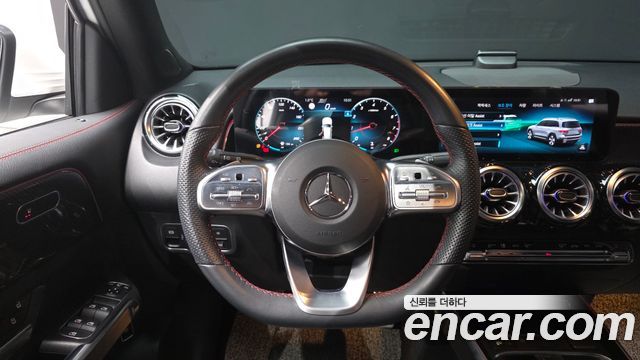 Mercedes-Benz GLB-Class 2022 — photo 14