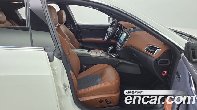 Maserati Ghibli 2020 — photo 11