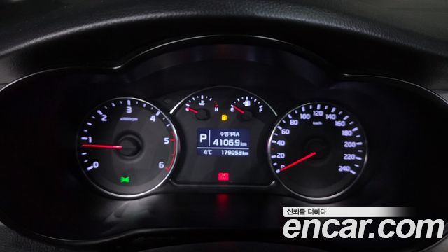 Kia Carens 2014 — photo 8