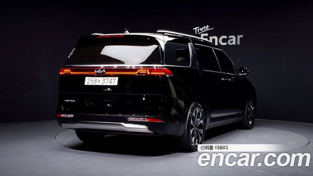 Kia Canival 2022 — photo 2