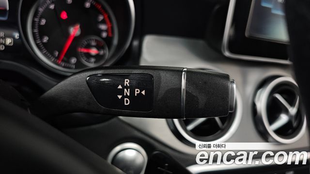 Mercedes-Benz GLA-Class 2019 — photo 9
