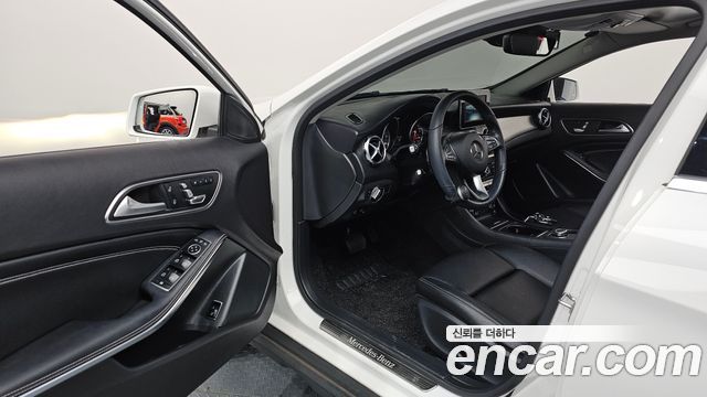 Mercedes-Benz GLA-Class 2019 — photo 10