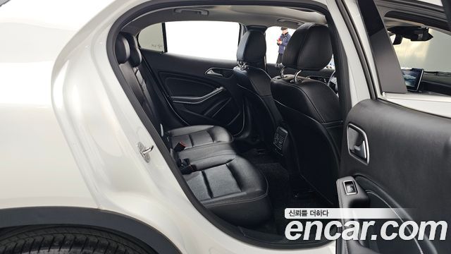 Mercedes-Benz GLA-Class 2019 — photo 12