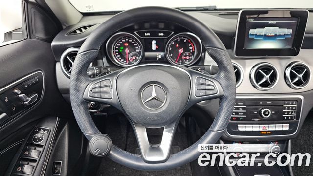 Mercedes-Benz GLA-Class 2019 — photo 13