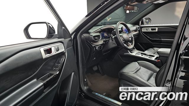 Ford Explorer 2023 — photo 11