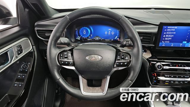 Ford Explorer 2023 — photo 13