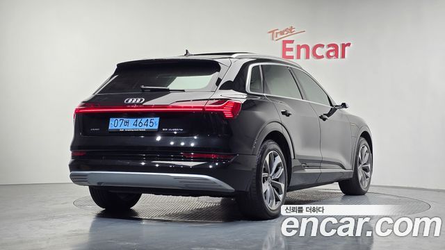 Audi e-tron 2022 — photo 2