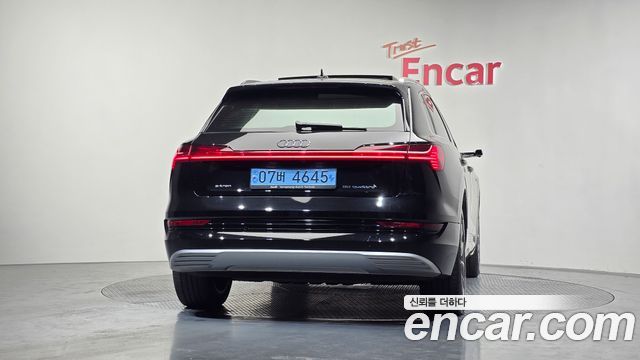Audi e-tron 2022 — photo 4