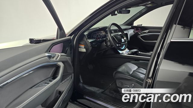 Audi e-tron 2022 — photo 10