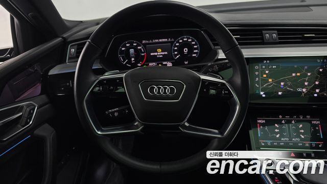 Audi e-tron 2022 — photo 13