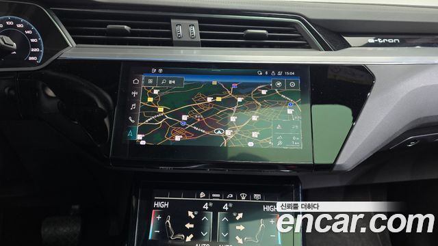 Audi e-tron 2022 — photo 14
