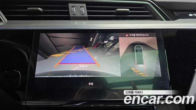 Audi e-tron 2022 — photo 15