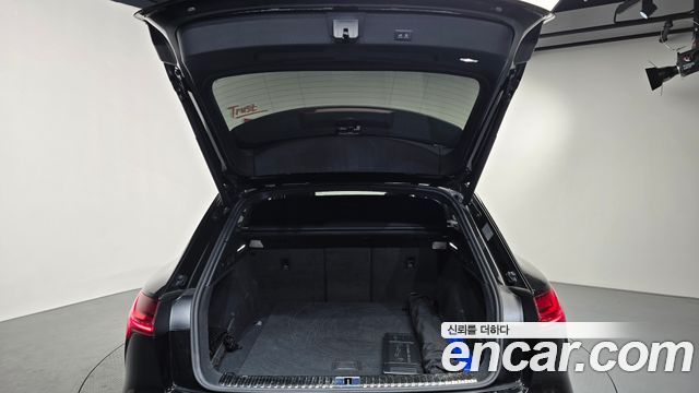 Audi e-tron 2022 — photo 20