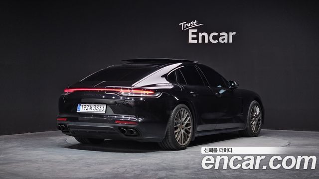 Porsche Panamera 2023 — photo 2