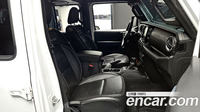 Jeep Wrangler 2021 — photo 10